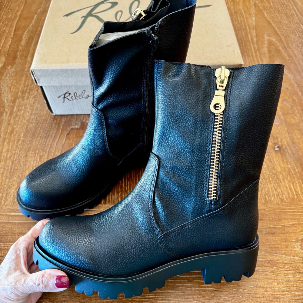 NWT black soft faux leather Renee combat boots 8M - Picture 2 of 14